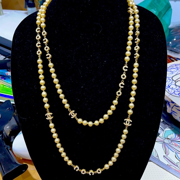 CHANEL Jewelry - VINTAGE CHANEL PEARL STATION NECKLACE